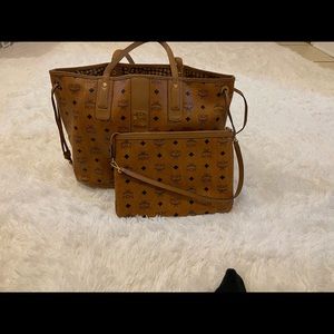 MCM Liz Reversible Shopper Handbag, Medium - Cognac. 100% authentic.